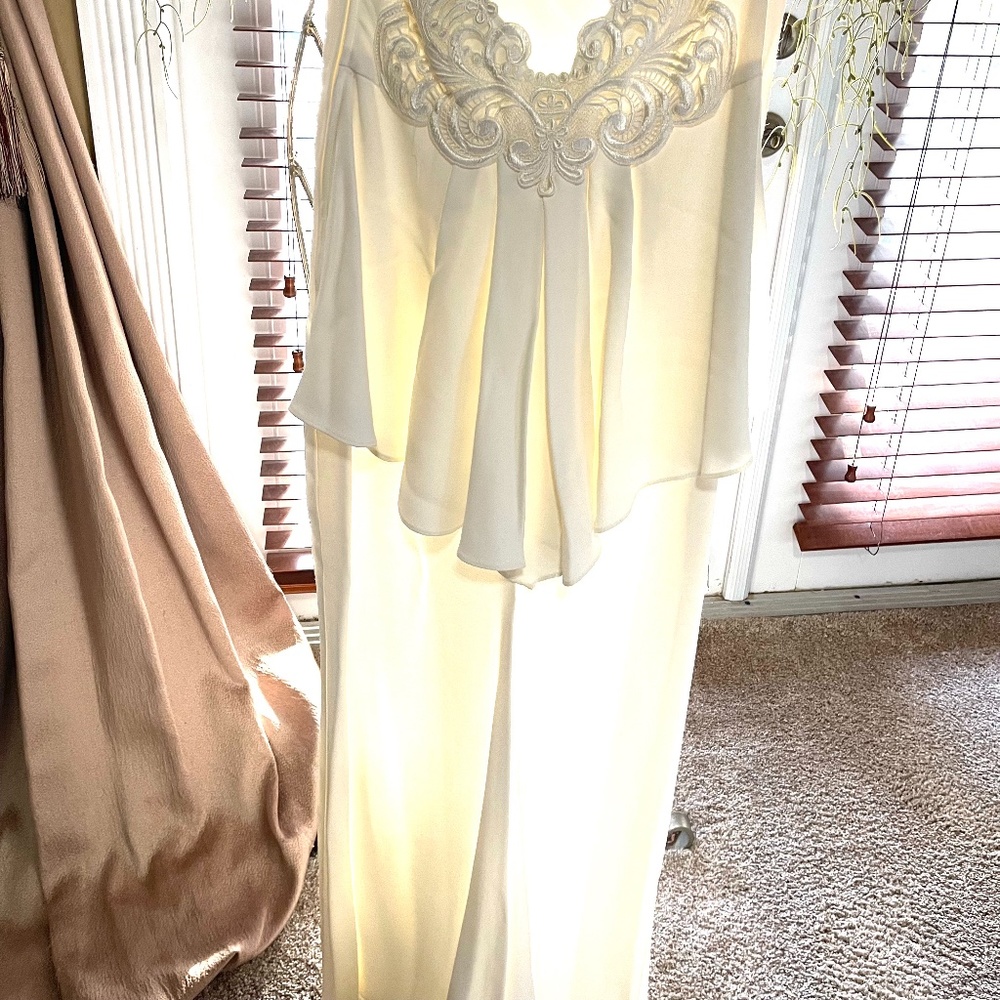 Dress - Picture 5 of 9